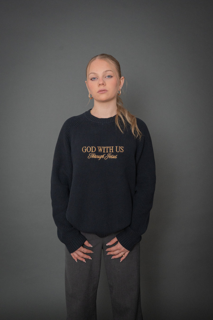 "GOD WITH US" SWEATER - NAVY – Bild 4